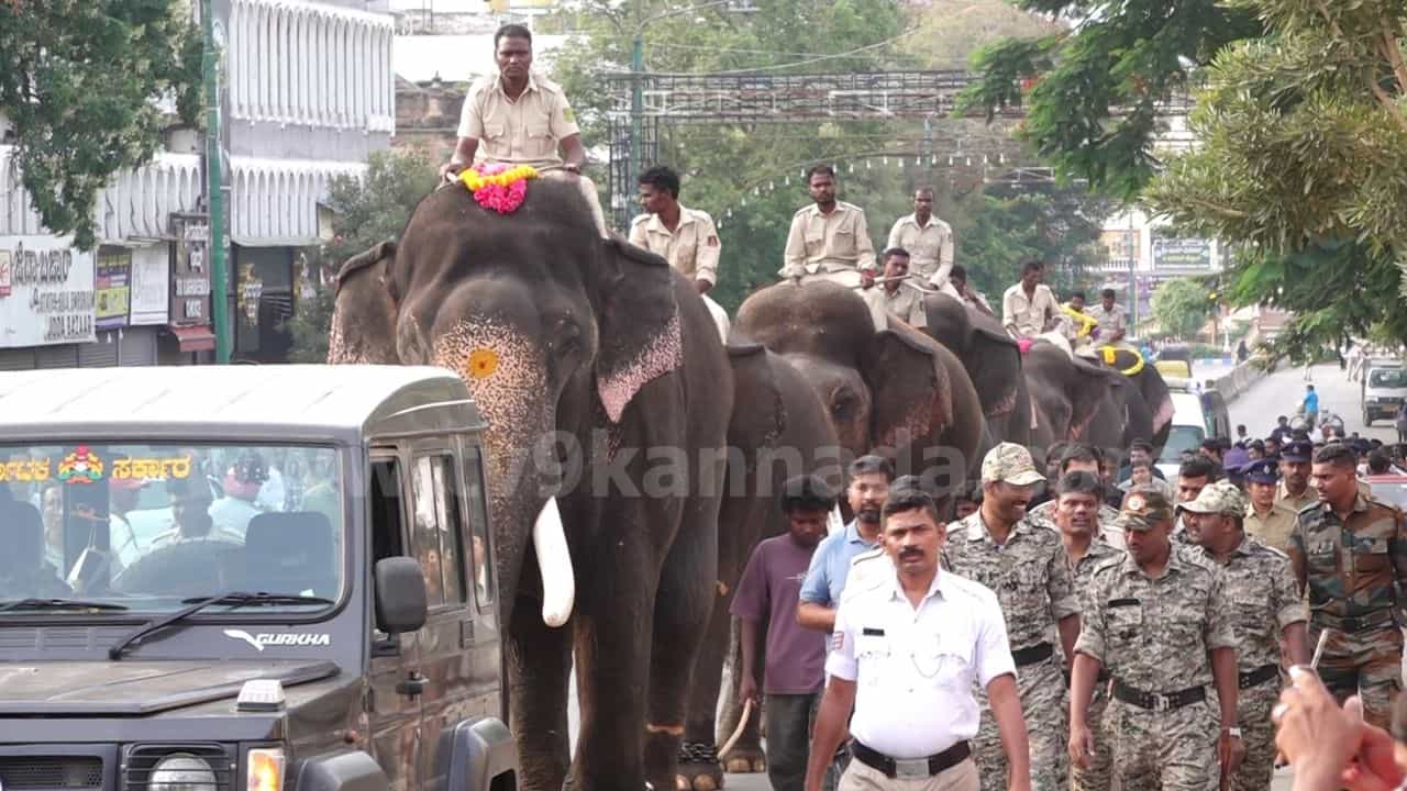 ಮೈಸೂರು ದಸರಾ: ಚಾಮುಂಡಿ ಬೆಟ್ಟದಲ್ಲಿ ಮಹಿಷಾ ದಸರಾಗೆ ಪೊಲೀಸರ ಬ್ರೇಕ್, ಪುರಭವನದಲ್ಲಿ ಅವಕಾಶ