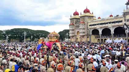 ಈ ಬಾರಿ ದಸರಾದಲ್ಲಿ ಸಾಲು ಸಾಲು ಅಭಾಸಗಳು:ಅಪಶಕುನದ ಬಗ್ಗೆ ಚರ್ಚೆ!