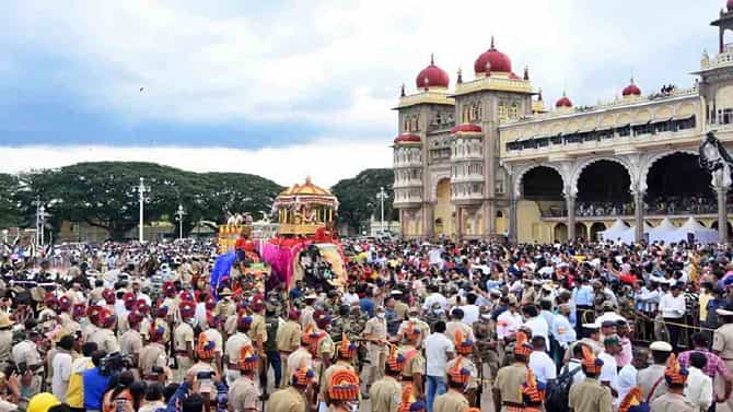 ಈ ಬಾರಿ ದಸರಾದಲ್ಲಿ ಸಾಲು ಸಾಲು ಅಭಾಸಗಳು:ಅಪಶಕುನದ ಬಗ್ಗೆ ಚರ್ಚೆ!