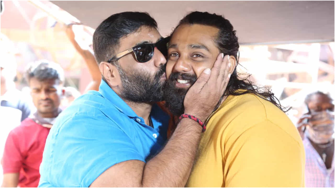 ‘ವಸುದೈವ ಕುಟುಂಬಕಂ ರಿಮೇಕ್ ಅಲ್ಲ, ಸ್ವಮೇಕ್’; ನಿರ್ದೇಶಕ ನಂದ ಕಿಶೋರ್ ಸ್ಪಷ್ಟನೆ