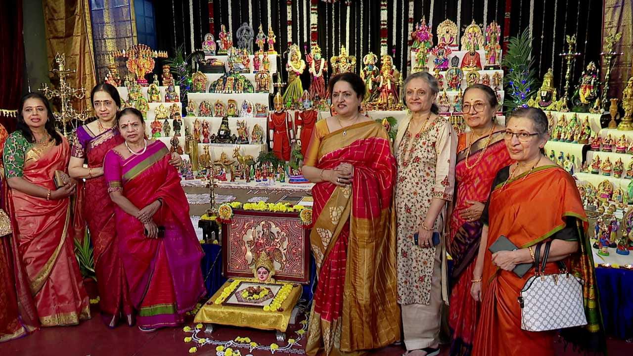 ವಿವಿಧ ಶಕ್ತಿ ದೇವತೆಗಳ ಆಕರ್ಷಕ ಗೊಂಬೆಗಳು ಪ್ರದರ್ಶನದಲ್ಲಿ ಇರಿಸಲಾಗಿದ್ದು, ಆಗಮಿಸಿದ್ದ ಎಲ್ಲಾ ನೋಡುಗರ ಮನಸ್ಸಿನಲ್ಲಿ ವಿಶೇಷವಾದ ಭಕ್ತಿ ಭಾವವನ್ನು ಉಂಟುಮಾಡಿದವು.