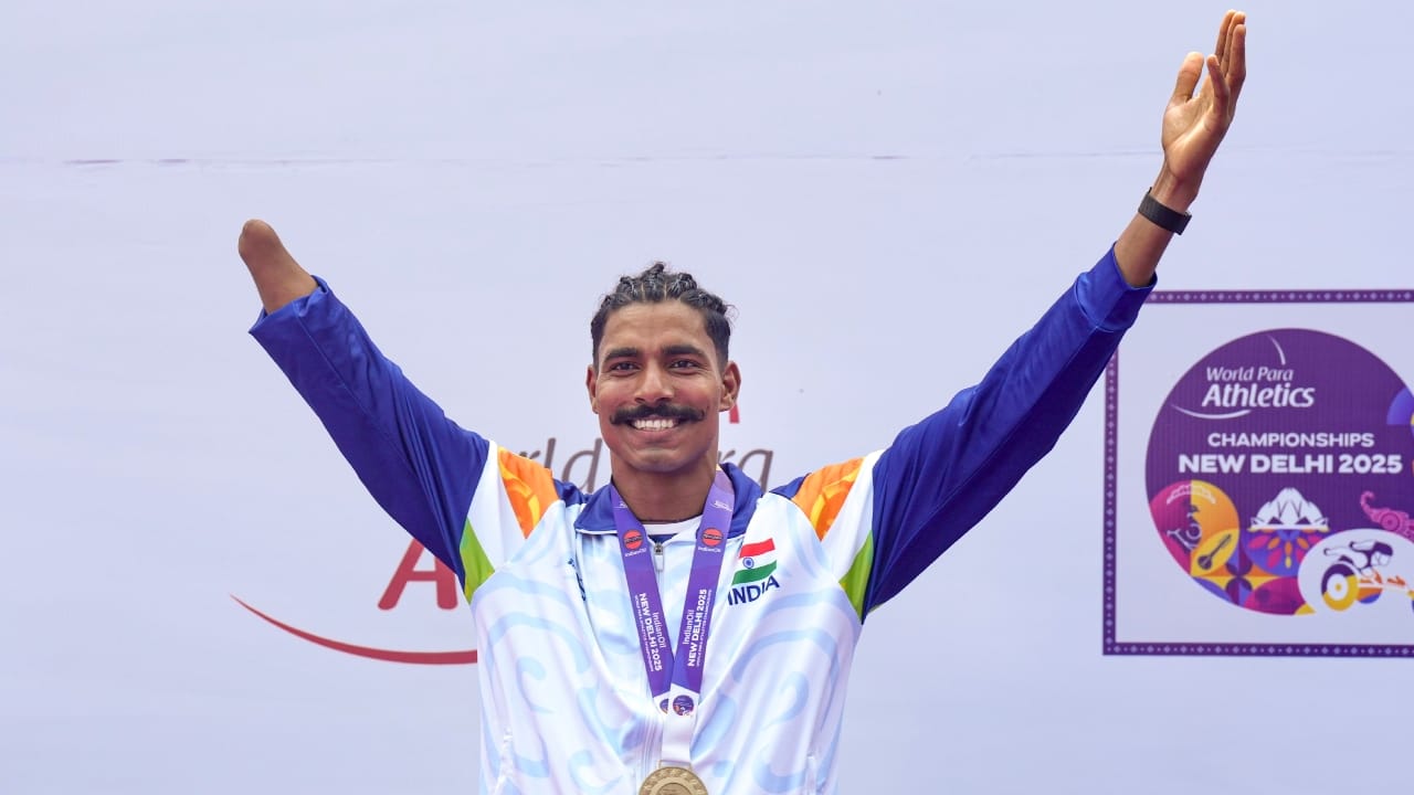 ಭಾರತದ ಪ್ಯಾರಾ ಅಥ್ಲೀಟ್ ನಿಷಾದ್ ಕುಮಾರ್ ಅವರು 2026 ರ ಏಷ್ಯನ್ ಪ್ಯಾರಾ ಗೇಮ್ಸ್ನಲ್ಲಿ ಅದ್ಭುತ ಪ್ರದರ್ಶನ ನೀಡುವ ಮೂಲಕ ಇತಿಹಾಸದ ಪುಟಗಳಲ್ಲಿ ತಮ್ಮ ಹೆಸರನ್ನು ದಾಖಲಿಸಿದ್ದಾರೆ. ಮಂಗಳವಾರ ನಡೆದ ಪುರುಷರ ಹೈಜಂಪ್ T47 ವಿಭಾಗದಲ್ಲಿ ನಿಷಾದ್ ಕುಮಾರ್ ಅವರು ಹೊಸ ಗೇಮ್ಸ್ ದಾಖಲೆಯೊಂದಿಗೆ ಮೊದಲ ಸ್ಥಾನ ಪಡೆದು ಚಿನ್ನದ ಪದಕ ಗೆದ್ದಿದ್ದಾರೆ(PC-PTI).