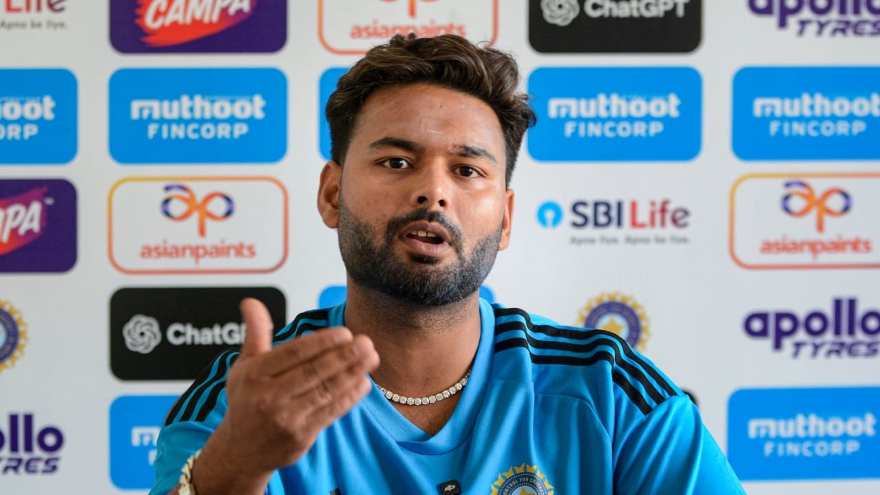 ಪಿಟಿಐ ವರದಿಯ ಪ್ರಕಾರ, ಪಂತ್ ಬಿಸಿಸಿಐನ ಸೆಂಟರ್ ಆಫ್ ಎಕ್ಸಲೆನ್ಸ್ನಲ್ಲಿ ತರಬೇತಿ ಮತ್ತು ಬ್ಯಾಟಿಂಗ್ ಅಭ್ಯಾಸವನ್ನು ಆರಂಭಿಸಿದ್ದಾರೆ. ಆದರೆ ಅವರು ಇನ್ನೂ ವಿಕೆಟ್ಕೀಪಿಂಗ್ ಅಭ್ಯಾಸ ಆರಂಭಿಸಿಲ್ಲ ಎನ್ನಲಾಗಿದೆ. ಹೀಗಾಗಿ, ನ್ಯೂಜಿಲೆಂಡ್ ವಿರುದ್ಧದ ಟೆಸ್ಟ್ ಸರಣಿಗೂ ಮುನ್ನ ಪಂತ್ ಸಂಪೂರ್ಣ ಫಿಟ್ ಆಗುತ್ತಾರೆಯೇ ಎಂಬುದನ್ನು ಕಾದು ನೋಡಬೇಕಿದೆ(PC-PTI).