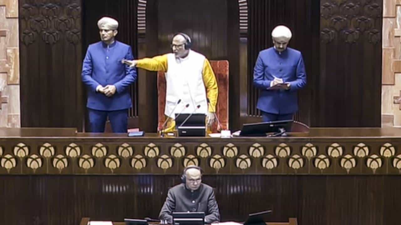 ದೇವ್ಡುಂಗ್ರಿಯಿಂದ ದೆಹಲಿಯವರೆಗೆ: ಆರ್ಟಿಐ ಕಾಯ್ದೆಗೆ ಕಾರಣವಾದ ಒಂದು ಸಣ್ಣ ಹೆಜ್ಜೆ; ಯಾವುದೇ ದೊಡ್ಡ ನಿರ್ಧಾರದ ಶುರು ಹೀಗೆ ದೇವ್ಡುಂಗ್ರಿಯಿಂದ ದೆಹಲಿಯವರೆಗೆ: ಆರ್ಟಿಐ ಕಾಯ್ದೆಗೆ ಕಾರಣವಾದ ಒಂದು ಸಣ್ಣ ಹೆಜ್ಜೆ; ಯಾವುದೇ ದೊಡ್ಡ ನಿರ್ಧಾರದ ಶುರು ಹೀಗೆ