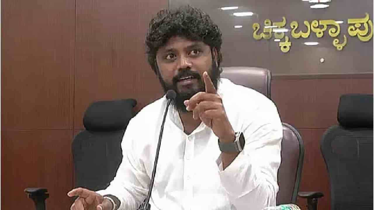 ದೊಣ್ಣೆ ನಾಯಕನ ವಿರುದ್ಧ ಸಮರ ನಿರಂತರ: ಸ್ವಪಕ್ಷದ ಹಿರಿಯ ನಾಯಕನ ವಿರುದ್ಧವೇ ತಿರುಗಿ ಬಿದ್ದ ಪ್ರದೀಪ್‌ ಈಶ್ವರ್‌