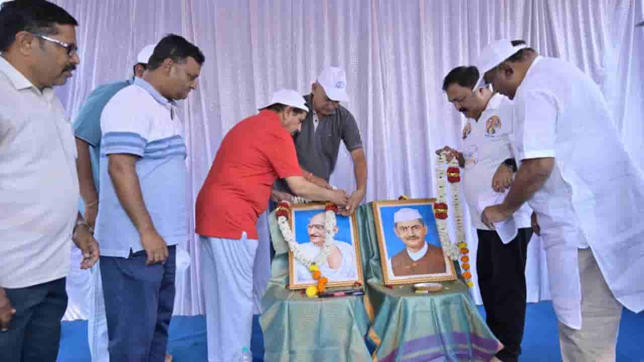 ದೇಶದ ಸ್ವಾತಂತ್ರ್ಯಕ್ಕೆ ಹೊಸ ದಿಕ್ಕು ತೋರಿದ ಗಾಂಧೀಜಿ, ಶಾಸ್ತ್ರೀಜಿ ಆದರ್ಶ ನಮ್ಮೆಲ್ಲರಿಗೂ ಪ್ರೇರಣೆ: ಪ್ರಲ್ಹಾದ್ ಜೋಶಿ