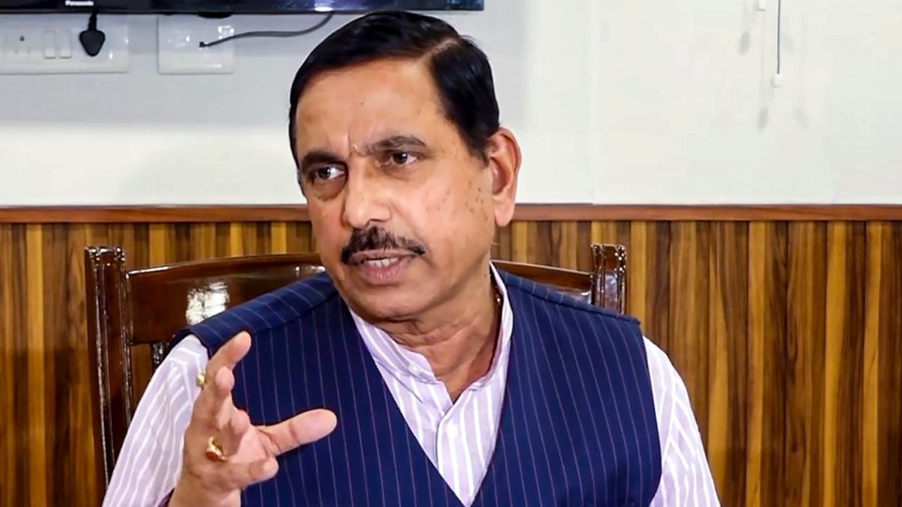 'ರಾಹುಲ್ ಗಾಂಧಿ ನೇತೃತ್ವದಲ್ಲಿ ಸೋಲಿನ ಶತಕ ಬಾರಿಸಲು ಕಾಂಗ್ರೆಸ್ ಸಜ್ಜಾಗಿದೆ': ಕೇಂದ್ರ ಸಚಿವ ಪ್ರಹ್ಲಾದ್ ಜೋಶಿ ವ್ಯಂಗ್ಯ 'ರಾಹುಲ್ ಗಾಂಧಿ ನೇತೃತ್ವದಲ್ಲಿ ಸೋಲಿನ ಶತಕ ಬಾರಿಸಲು ಕಾಂಗ್ರೆಸ್ ಸಜ್ಜಾಗಿದೆ': ಕೇಂದ್ರ ಸಚಿವ ಪ್ರಹ್ಲಾದ್ ಜೋಶಿ ವ್ಯಂಗ್ಯ