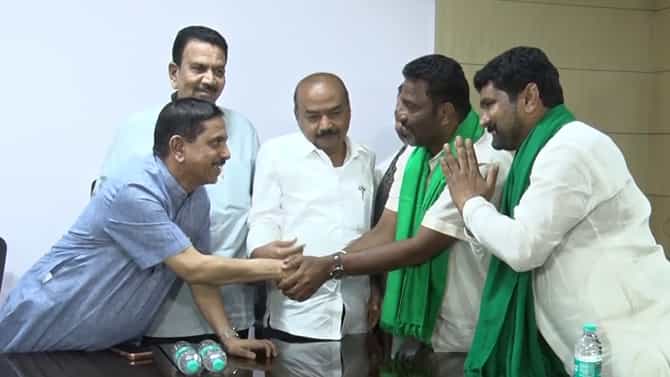ಕಬ್ಬು ಬೆಳೆಗಾರರ ಜೊತೆ ಕೇಂದ್ರ ಸಚಿವ ಪ್ರಲ್ಹಾದ್ ಜೋಶಿ ಸಭೆ ಯಶಸ್ವಿ
