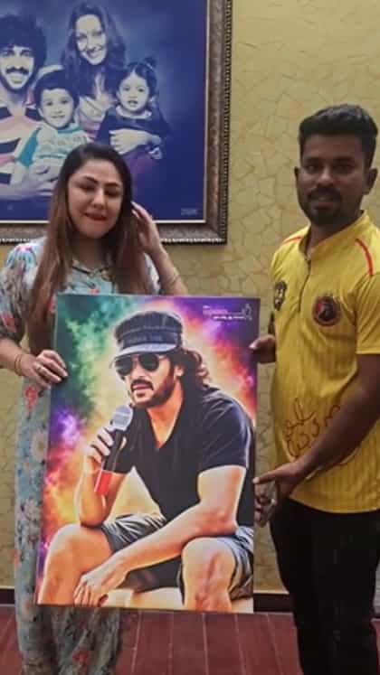 ಪ್ರಿಯಾಂಕಾ ಅವರಿಗೆ ಪತಿ ಉಪೇಂದ್ರ ಅವರ ಚಿತ್ರ ಉಡುಗೊರೆ ಕೊಟ್ಟ ಅಭಿಮಾನಿ: ವಿಡಿಯೋ