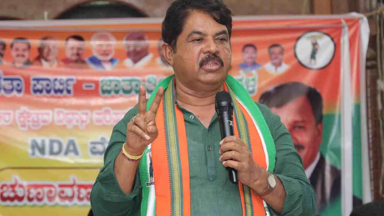 ಎಫ್ಐಆರ್ ದಾಖಲಿಸದಿದ್ದರೆ ಸ್ಟಿಂಗ್ ಆಪರೇಶನ್ ಮಾಡಿಸಿದ್ದು ಕಾಂಗ್ರೆಸ್ಸೇ ಎಂದು ಖಚಿತ: ಅಶೋಕ್ ಎಫ್ಐಆರ್ ದಾಖಲಿಸದಿದ್ದರೆ ಸ್ಟಿಂಗ್ ಆಪರೇಶನ್ ಮಾಡಿಸಿದ್ದು ಕಾಂಗ್ರೆಸ್ಸೇ ಎಂದು ಖಚಿತ: ಅಶೋಕ್