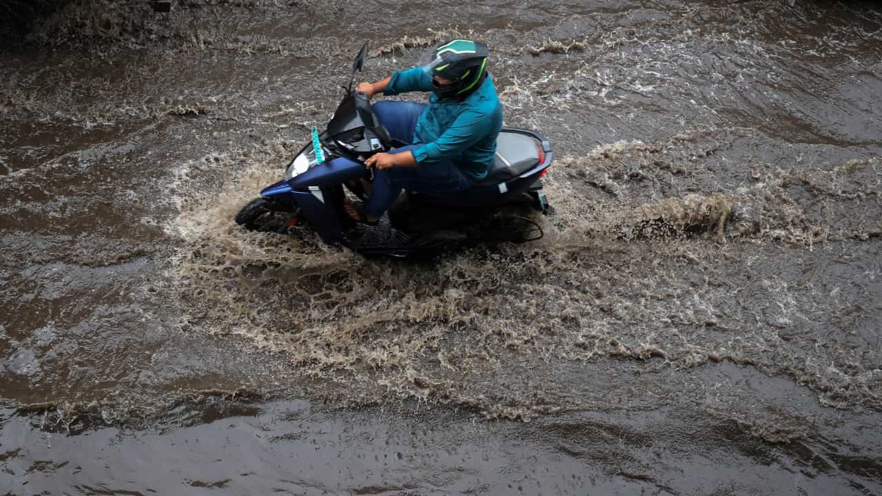 ಕರ್ನಾಟಕ ಹವಾಮಾನ ಮುನ್ಸೂಚನೆ: ಮುಂಗಾರು ದುರ್ಬಲ, ಕರಾವಳಿ, ದಕ್ಷಿಣ ಒಳನಾಡಿನಲ್ಲಿ ಸಾಧಾರಣ ಮಳೆ, ಉತ್ತರ ಒಳನಾಡಿನಲ್ಲಿ ಒಣಹವೆ ಕರ್ನಾಟಕ ಹವಾಮಾನ ಮುನ್ಸೂಚನೆ: ಮುಂಗಾರು ದುರ್ಬಲ, ಕರಾವಳಿ, ದಕ್ಷಿಣ ಒಳನಾಡಿನಲ್ಲಿ ಸಾಧಾರಣ ಮಳೆ, ಉತ್ತರ ಒಳನಾಡಿನಲ್ಲಿ ಒಣಹವೆ