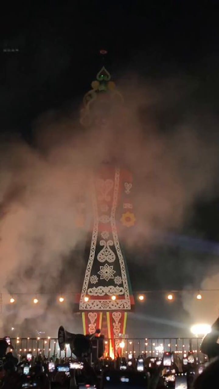 ಡೆಹ್ರಾಡೂನ್ ಮೈದಾನದಲ್ಲಿ ರಾವಣನ ಪ್ರತಿಕೃತಿ ದಹನ; ಬೂದಿಯಾಗದೇ ಉಳಿದ ತಲೆ, ಕತ್ತಿ!