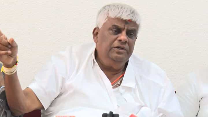 ಎಂಎಲ್ಎಗಳಿಗೆ ಗೌರವ ಕೊಡಿ: ಹಾಸನ ಡಿಸಿ ಬಗ್ಗೆ ಮತ್ತೆ ಬಹಿರಂಗ ಮನಸ್ತಾಪ ಹೊರಹಾಕಿದ ರೇವಣ್ಣ ಎಂಎಲ್ಎಗಳಿಗೆ ಗೌರವ ಕೊಡಿ: ಹಾಸನ ಡಿಸಿ ಬಗ್ಗೆ ಮತ್ತೆ ಬಹಿರಂಗ ಮನಸ್ತಾಪ ಹೊರಹಾಕಿದ ರೇವಣ್ಣ