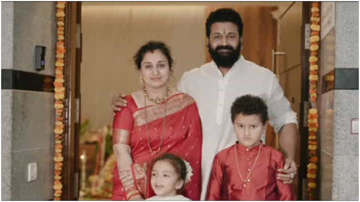 ರಿಷಬ್ ಶೆಟ್ಟಿ ಮನೆಯಲ್ಲಿ ದಸರಾ ಹಬ್ಬದ ಸಂಭ್ರಮ; ಪೂಜೆಯ ವಿಡಿಯೋ ನೋಡಿ ರಿಷಬ್ ಶೆಟ್ಟಿ ಮನೆಯಲ್ಲಿ ದಸರಾ ಹಬ್ಬದ ಸಂಭ್ರಮ; ಪೂಜೆಯ ವಿಡಿಯೋ ನೋಡಿ