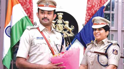 ದಕ್ಷ ಅಧಿಕಾರಿಯ ವಿರುದ್ಧ ರಾಜಕೀಯ ಆಟ ಸರಿಯೇ ?
