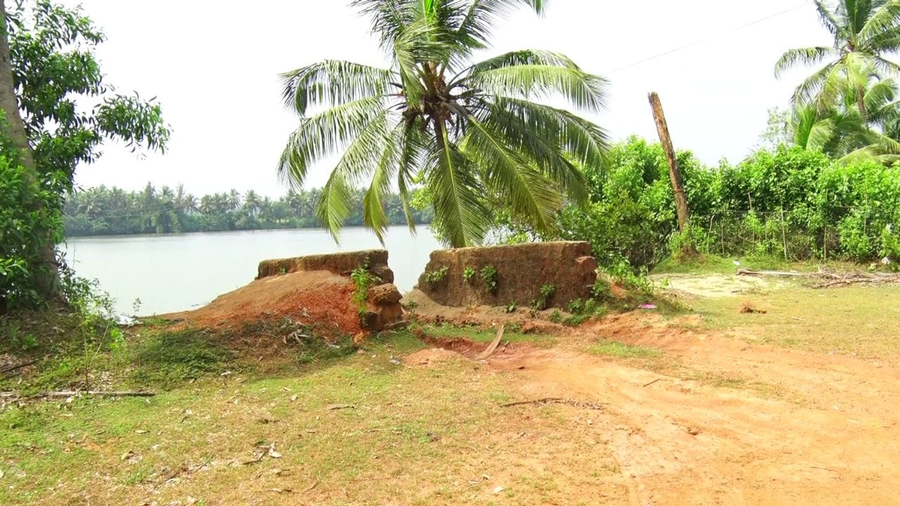 ಉತ್ತರ ಕನ್ನಡ: ಕಾಳಿ ನದಿ ಆಯ್ತು, ಈಗ ಅಘನಾಶಿನಿಯಲ್ಲಿ ಅಕ್ರಮ ಮರಳು ದಂಧೆ! ಉತ್ತರ ಕನ್ನಡ: ಕಾಳಿ ನದಿ ಆಯ್ತು, ಈಗ ಅಘನಾಶಿನಿಯಲ್ಲಿ ಅಕ್ರಮ ಮರಳು ದಂಧೆ!