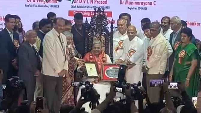 ಒತ್ತಾಯದ ಮೇರೆಗೆ ಗೌರವ ಡಾಕ್ಟರೇಟ್ ಸ್ವೀಕರಿಸಿದ ಸಿದ್ದರಾಮಯ್ಯ