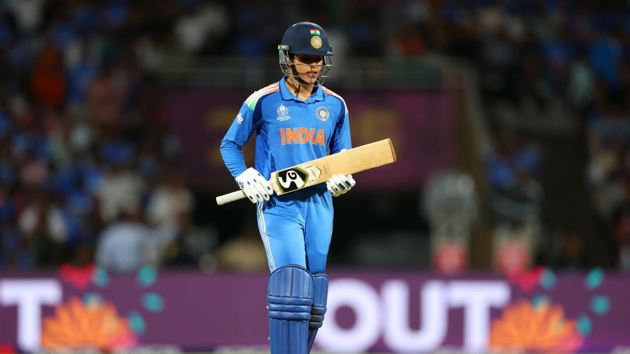 ಜಿಂಬಾಬ್ವೆ ವಿರುದ್ಧದ ಪಂದ್ಯದಲ್ಲಿ ಮಂಧಾನ ಶೂನ್ಯಕ್ಕೆ ವಿಕೆಟ್ ಒಪ್ಪಿಸುವ ಮೂಲಕ ತಮ್ಮ ಏಕದಿನ ವೃತ್ತಿಜೀವನದಲ್ಲಿ ಐದನೇ ಬಾರಿ ಡಕ್ ಔಟ್ ಆಗಿದ್ದಾರೆ. ಇದರೊಂದಿಗೆ ಭಾರತದ ಪರ ಆರಂಭಿಕ ಆಟಗಾರ್ತಿಯಾಗಿ ಅತಿ ಹೆಚ್ಚು ಬಾರಿ ಶೂನ್ಯಕ್ಕೆ ಔಟಾದ ಆಟಗಾರ್ತಿಯರ ಪಟ್ಟಿಯಲ್ಲಿ ತಮ್ಮ ಹೆಸರನ್ನೂ ದಾಖಲಿಸಿಕೊಂಡಿದ್ದಾರೆ(PC-PTI).