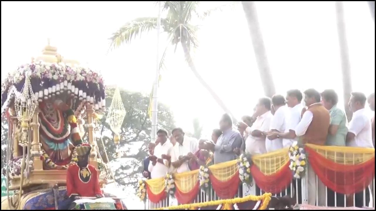 ಶ್ರೀರಂಗಪಟ್ಟಣ ದಸರಾ ವೈಭವಕ್ಕೆ ಚಾಲನೆ: ನಟ ರವಿಚಂದ್ರನ್‌ ಉದ್ಘಾಟನೆ, ಚಾಮುಂಡೇಶ್ವರಿಗೆ ಪುಷ್ಪಾರ್ಚನೆ
