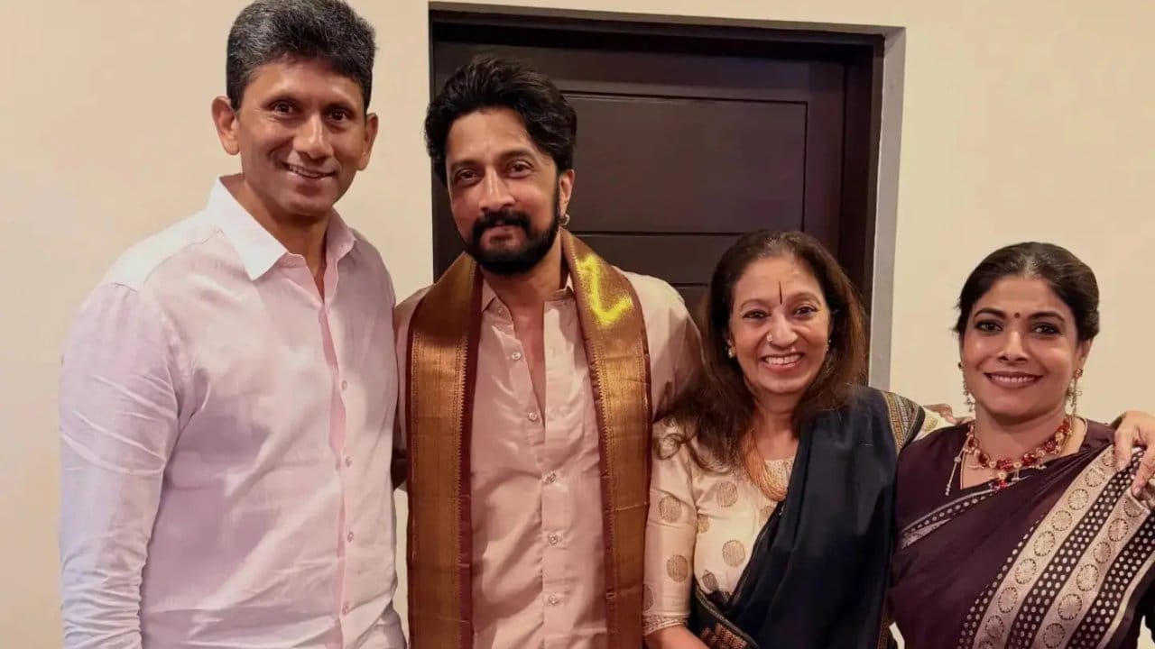 ಪ್ರಿಯಾ ಮತ್ತು ಸುದೀಪ್ ಅವರು 2001 ರ ಅಕ್ಟೋಬರ್ 18ರಂದು ವಿವಾಹವಾದರು. ಇವರದ್ದು ಪ್ರೇಮ ವಿವಾಹ, ಪ್ರಿಯಾ ಅವರು ಮೂಲತಃ ಮಲಯಾಳಿ. ಅವರು ಯುವ ಉದ್ಯಮಿ ಆಗಿದ್ದರು.