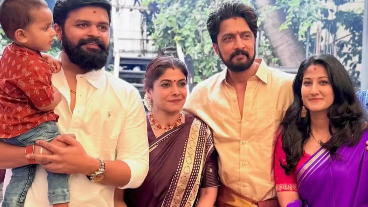 ಪ್ರಿಯಾ ಮತ್ತು ಸುದೀಪ್ ಆದರ್ಶ ದಂಪತಿಗಳಾಗಿದ್ದು, ಇತ್ತೀಚೆಗಷ್ಟೆ ಬಿಗ್ಬಾಸ್ ವೇದಿಕೆಯ ಮೇಲೂ ಸಹ ಈ ಇಬ್ಬರು ಒಟ್ಟಿಗೆ ಕಾಣಿಸಿಕೊಂಡಿದ್ದರು.