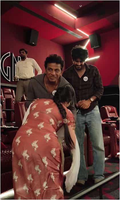 ಶಿವಣ್ಣನ ಕಾಲಿಗೆ ಬಿದ್ದ ತಪಸ್ವಿನಿ