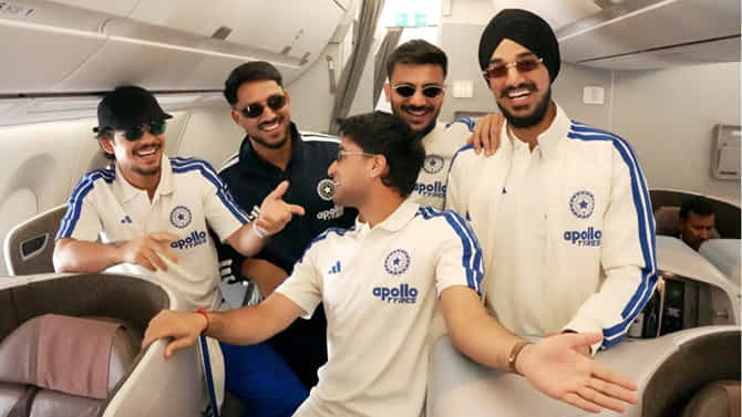 ನ್ಯೂಜಿಲೆಂಡ್ ಪ್ರವಾಸಕ್ಕೆ ಬೆಂಗಳೂರಿನಿಂದ ವಿಮಾನ ಹತ್ತಿದ ಟೀಂ ಇಂಡಿಯಾ