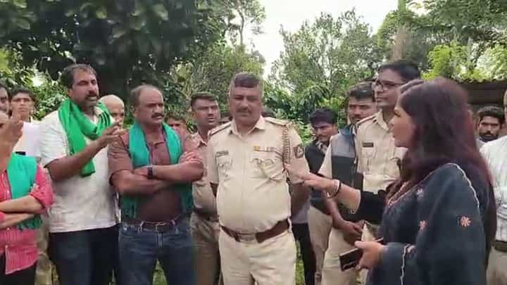 ಕೊಡಗು: ಹುಲಿ ದಾಳಿಗೆ ರೈತನ 13ನೇ ಹಸು ಬಲಿ! ಡಿಸಿಎಫ್ ಜೊತೆ ರೈತರ ಜಟಾಪಟಿ ಕೊಡಗು: ಹುಲಿ ದಾಳಿಗೆ ರೈತನ 13ನೇ ಹಸು ಬಲಿ! ಡಿಸಿಎಫ್ ಜೊತೆ ರೈತರ ಜಟಾಪಟಿ