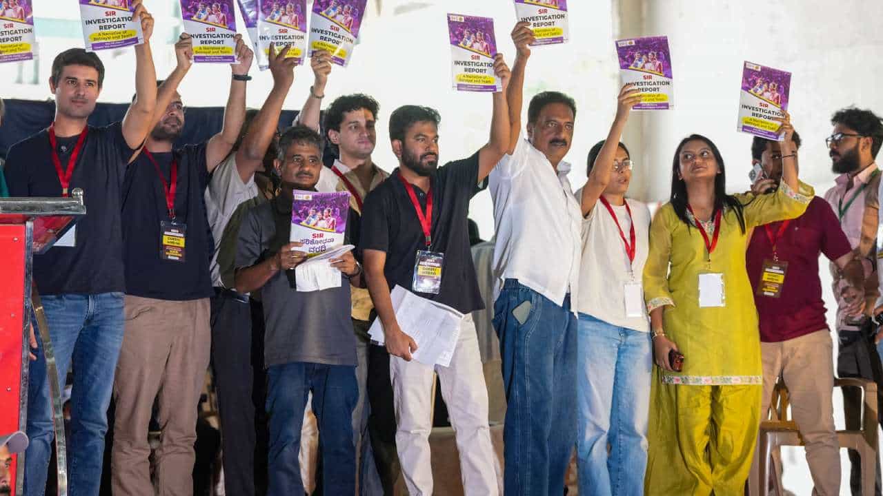 ಎಸ್​ಐಆರ್ ವಿರುದ್ಧ ಬೆಂಗಳೂರಿನಲ್ಲಿ ಸಿಜೆಪಿ ಪ್ರತಿಭಟನೆ: ಆಯೋಗದ ವಿರುದ್ಧ ಗುಡುಗಿದ ದೀಪ್ಕೆ, ಧ್ರುವ್ ರಾಠಿ, ಪ್ರಕಾಶ್​ ರಾಜ್​​