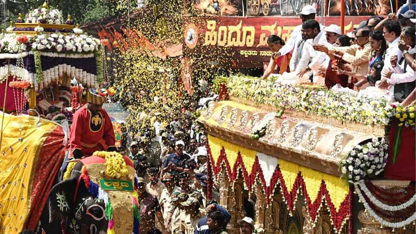 ತುಮಕೂರು ದಸರಾ: ಅಂಬಾರಿ ಹೊತ್ತ ಆನೆ ಬಳಿ ಪಟಾಕಿ ಸಿಡಿಸಿದ ಕಿಡಿಗೇಡಿಗಳು; ತಪ್ಪಿದ ಭಾರೀ ಅನಾಹುತ