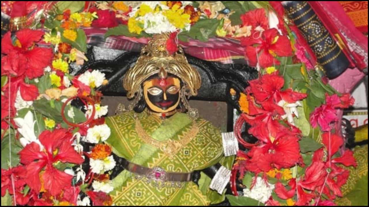 9 ದಿನವಲ್ಲ, 16 ದಿನ ನವರಾತ್ರಿ! ಜಾರ್ಖಂಡ್ನ ಈ ದೇವಾಲಯದ ವಿಚಿತ್ರ ಸಂಪ್ರದಾಯದ ಹಿಂದಿದೆ 500 ವರ್ಷಗಳ ರಹಸ್ಯ 9 ದಿನವಲ್ಲ, 16 ದಿನ ನವರಾತ್ರಿ! ಜಾರ್ಖಂಡ್ನ ಈ ದೇವಾಲಯದ ವಿಚಿತ್ರ ಸಂಪ್ರದಾಯದ ಹಿಂದಿದೆ 500 ವರ್ಷಗಳ ರಹಸ್ಯ