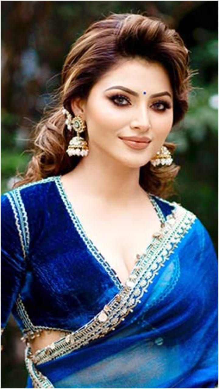 ಗರ್ಬಾ ನೈಟ್ಸ್​​ನಲ್ಲಿ ಭಾಗಿಯಾಗಿ ಸ್ಟೆಪ್ಪು ಹಾಕಿದ ನಟಿ ಊರ್ವಶಿ ರೌಟೆಲಾ: ವಿಡಿಯೋ