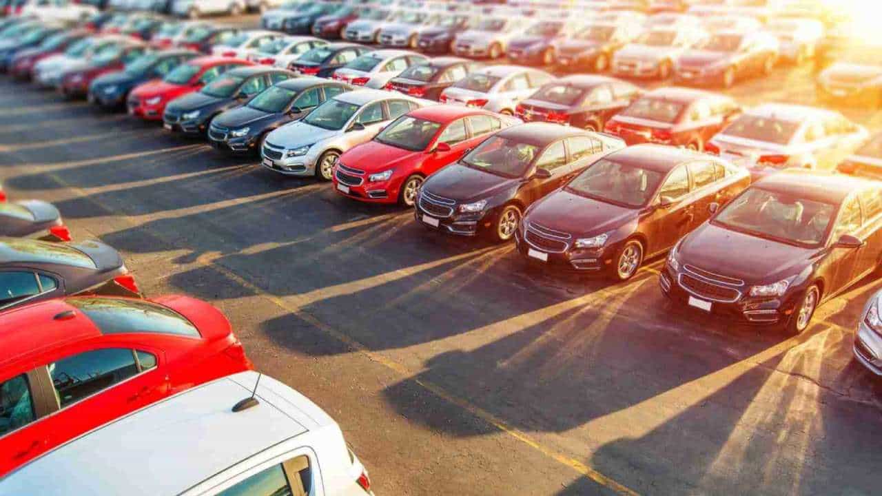 Auto Tips: ಕಡಿಮೆ ಓಡಿದ ಕಾರ್ ಅಥವಾ ಸರಿಯಾದ ಸರ್ವಿಸ್? ಬಳಸಿದ ಕಾರು ಖರೀದಿಸುವಾಗ ಏನು ಗಮನಿಸಬೇಕು? Auto Tips: ಕಡಿಮೆ ಓಡಿದ ಕಾರ್ ಅಥವಾ ಸರಿಯಾದ ಸರ್ವಿಸ್? ಬಳಸಿದ ಕಾರು ಖರೀದಿಸುವಾಗ ಏನು ಗಮನಿಸಬೇಕು?