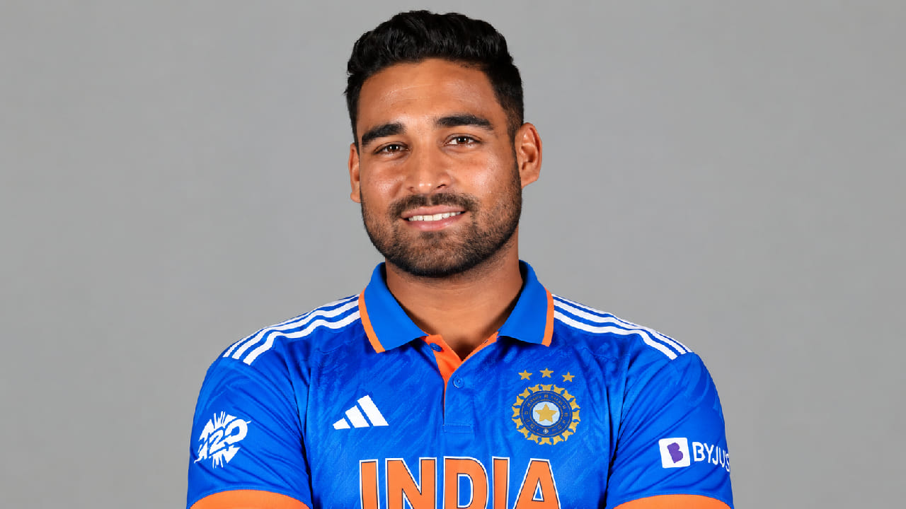 ವಿಪ್ರಾಜ್ ನಿಗಮ್: 2026ರ ಏಷ್ಯನ್ ಗೇಮ್ಸ್‌ನ ಆರಂಭಕ್ಕೂ ಮುನ್ನ ಗಾಯಗೊಂಡಿದ್ದ ಮಿಸ್ಟರಿ ಸ್ಪಿನ್ನರ್ ವರುಣ್ ಚಕ್ರವರ್ತಿ ಅವರ ಬದಲಿ ಆಟಗಾರನಾಗಿ ಭಾರತ ತಂಡಕ್ಕೆ ಚೊಚ್ಚಲ ಅವಕಾಶ ಪಡೆದಿದ್ದ ಯುವ ಲೆಗ್ ಸ್ಪಿನ್ನರ್ ವಿಪ್ರಾಜ್ ನಿಗಮ್ ಅವರನ್ನು ವೆಸ್ಟ್ ಇಂಡೀಸ್ ವಿರುದ್ಧದ ಮುಂಬರುವ ಟಿ20 ಸರಣಿಯ ತಂಡದಿಂದ ಕೈಬಿಡಲಾಗಿದೆ. (PC: BCCI)
