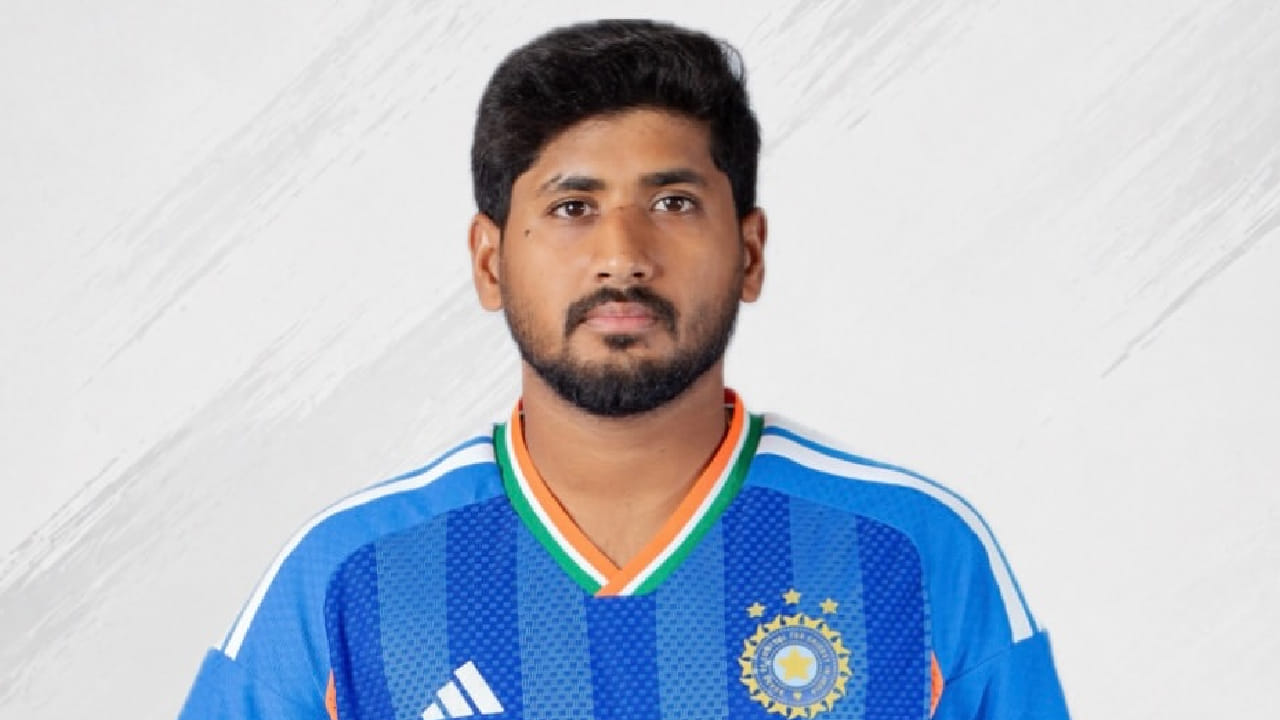ಯಶ್ ಠಾಕೂರ್: ಏಷ್ಯನ್ ಗೇಮ್ಸ್‌ ತಂಡದಲ್ಲಿ ವೇಗಿಯಾಗಿ ಕಾಣಿಸಿಕೊಂಡಿದ್ದ ಯಶ್ ಠಾಕೂರ್ ಅವರನ್ನು ವೆಸ್ಟ್ ಇಂಡೀಸ್ ವಿರುದ್ಧದ ಟಿ20 ಸರಣಿಯಿಂದ ಕೈ ಬಿಡಲಾಗಿದೆ. ಅವರ ಬದಲಿಗೆ ಪ್ರಿನ್ಸ್ ಯಾದವ್ ಅವರನ್ನು ಟೀಮ್ ಇಂಡಿಯಾಗೆ ಸೇರಿಸಿಕೊಳ್ಳಲಾಗಿದೆ. (PC: BCCI)