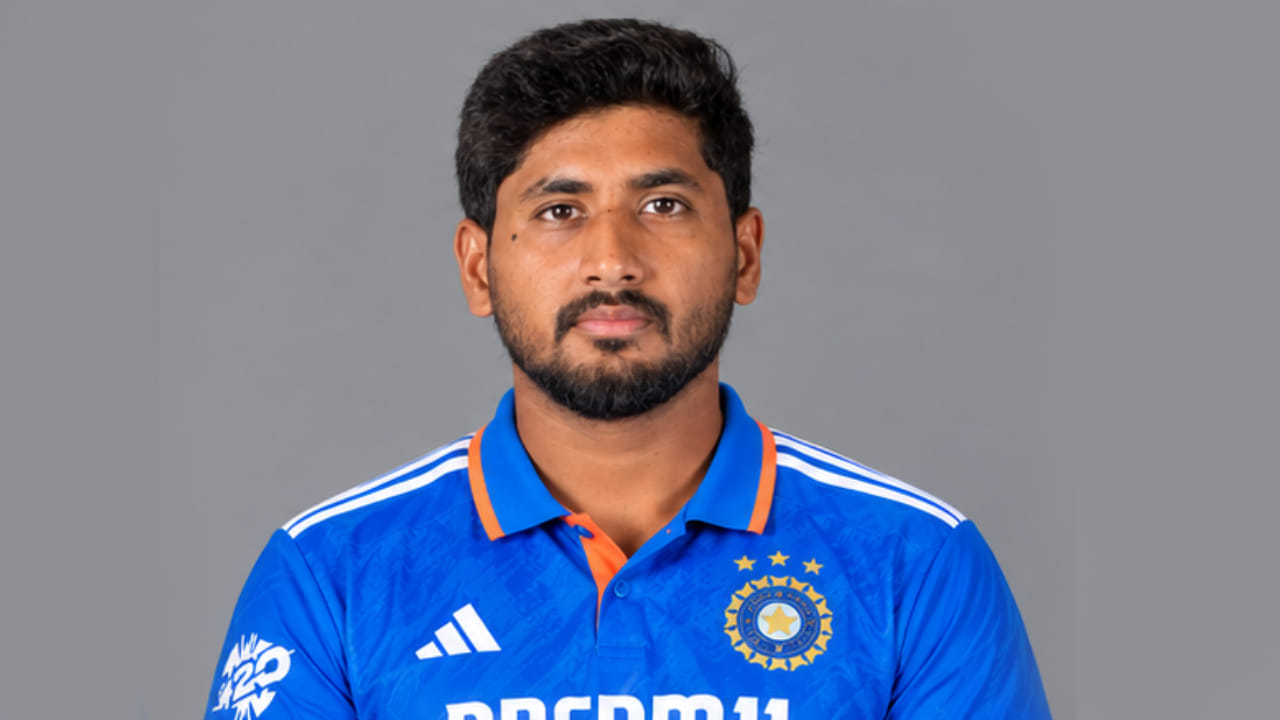 ಯಶ್ ಠಾಕೂರ್: ಏಷ್ಯನ್ ಗೇಮ್ಸ್ ತಂಡದಲ್ಲಿ ವೇಗಿಯಾಗಿ ಕಾಣಿಸಿಕೊಂಡಿದ್ದ ಯಶ್ ಠಾಕೂರ್ ಅವರನ್ನು ನ್ಯೂಝಿಲೆಂಡ್ ವಿರುದ್ಧದ ಟಿ20 ಸರಣಿಯಿಂದ ಕೈ ಬಿಡಲಾಗಿದೆ. ಅವರ ಬದಲಿಗೆ ಪ್ರಿನ್ಸ್ ಯಾದವ್ ಅವರನ್ನು ಟೀಮ್ ಇಂಡಿಯಾಗೆ ಸೇರಿಸಿಕೊಳ್ಳಲಾಗಿದೆ. (PC: BCCI)